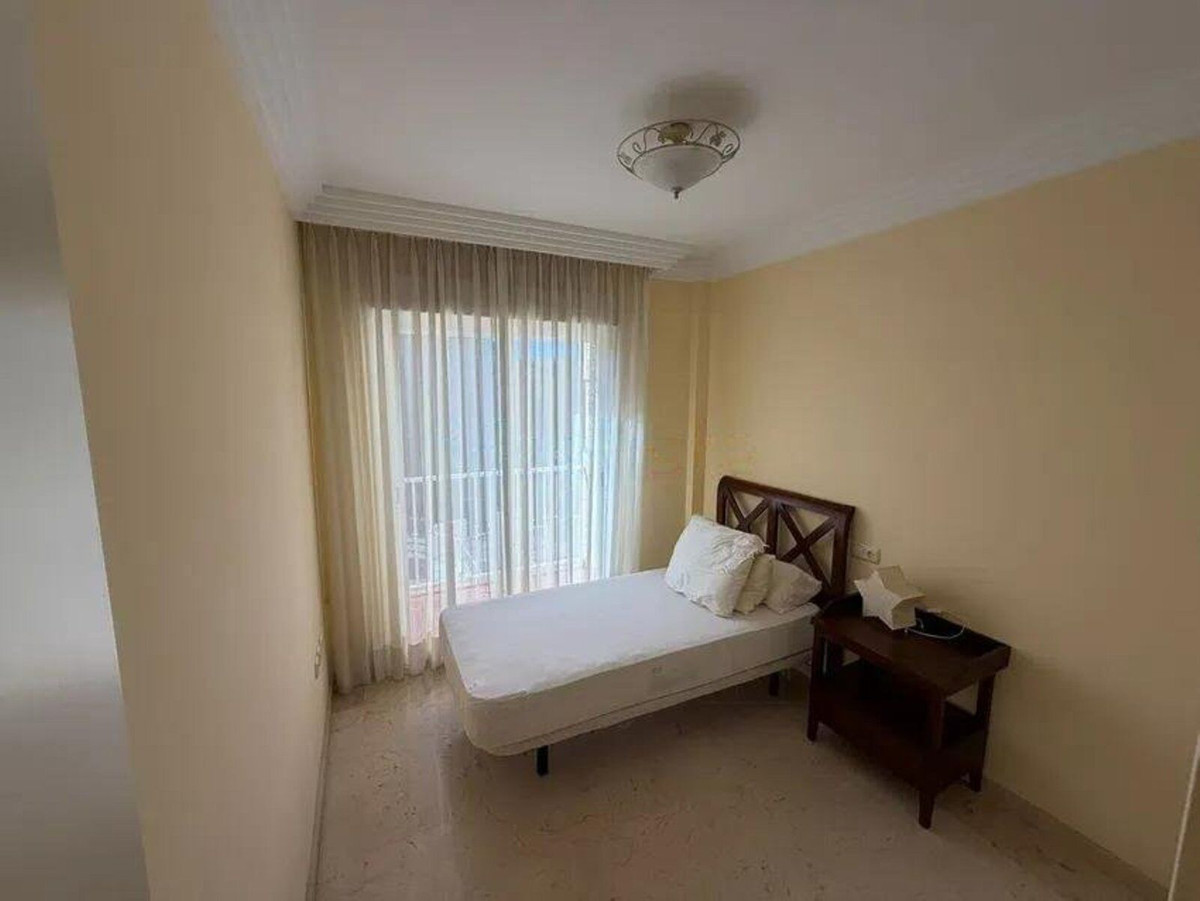Ruime 4-slaapkamer tussenwoning in El Rosario, Marbella in Marbella - foto 11
