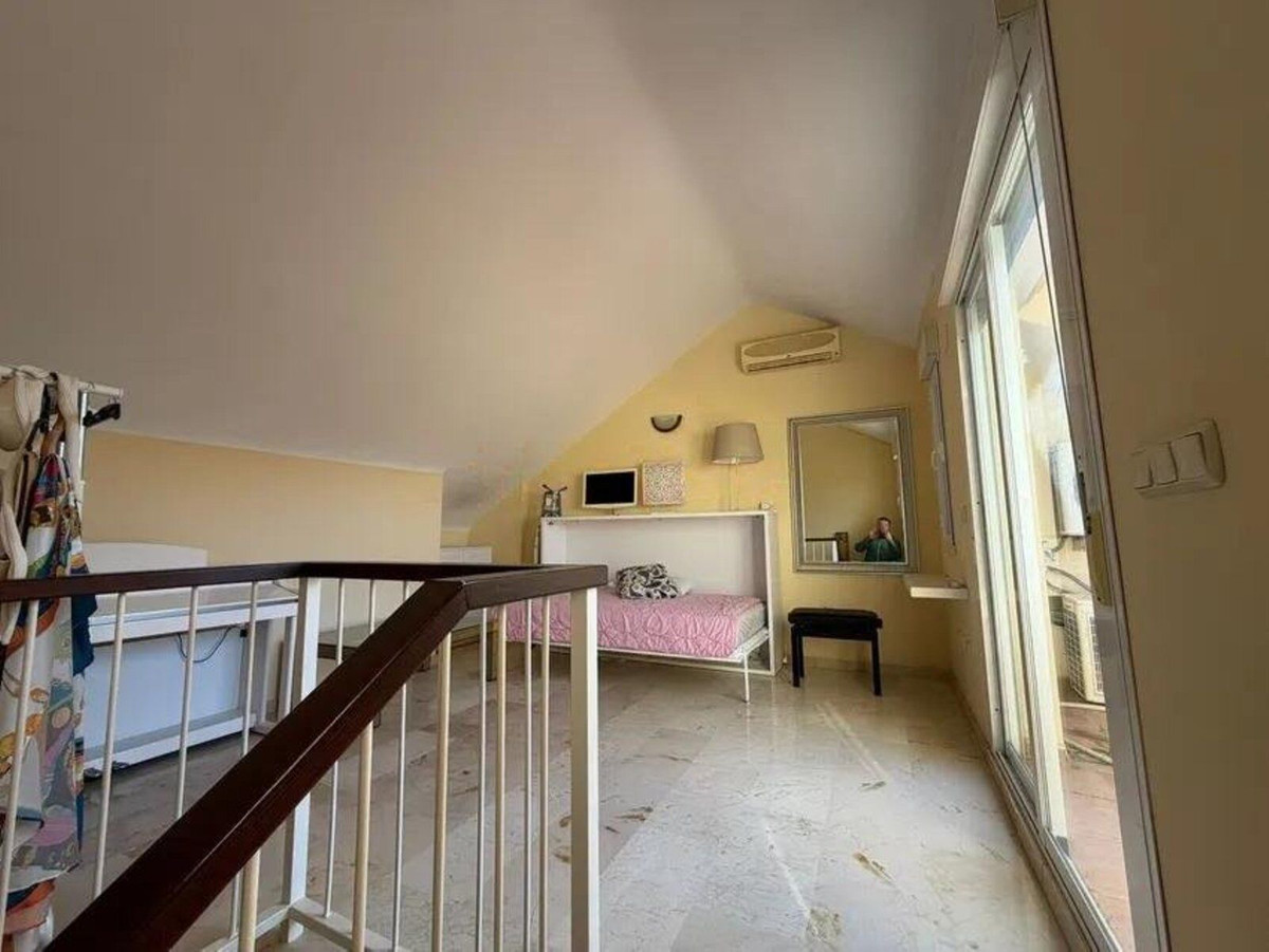 Ruime 4-slaapkamer tussenwoning in El Rosario, Marbella in Marbella - foto 13