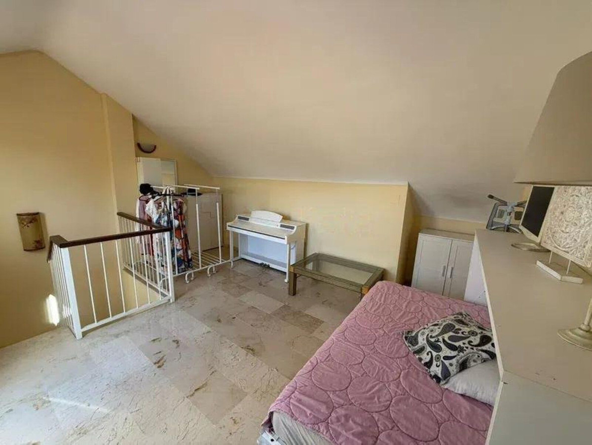 Ruime 4-slaapkamer tussenwoning in El Rosario, Marbella in Marbella - foto 14