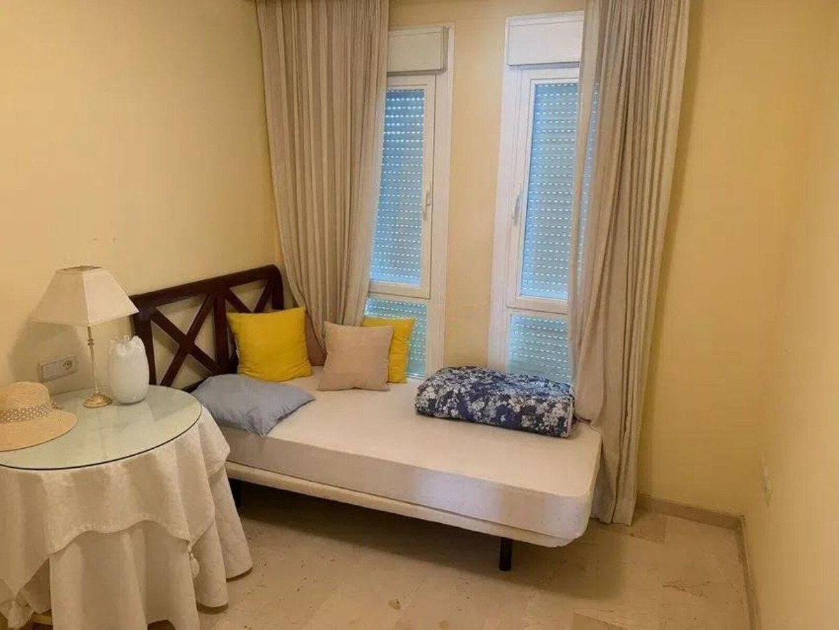 Ruime 4-slaapkamer tussenwoning in El Rosario, Marbella in Marbella - foto 16