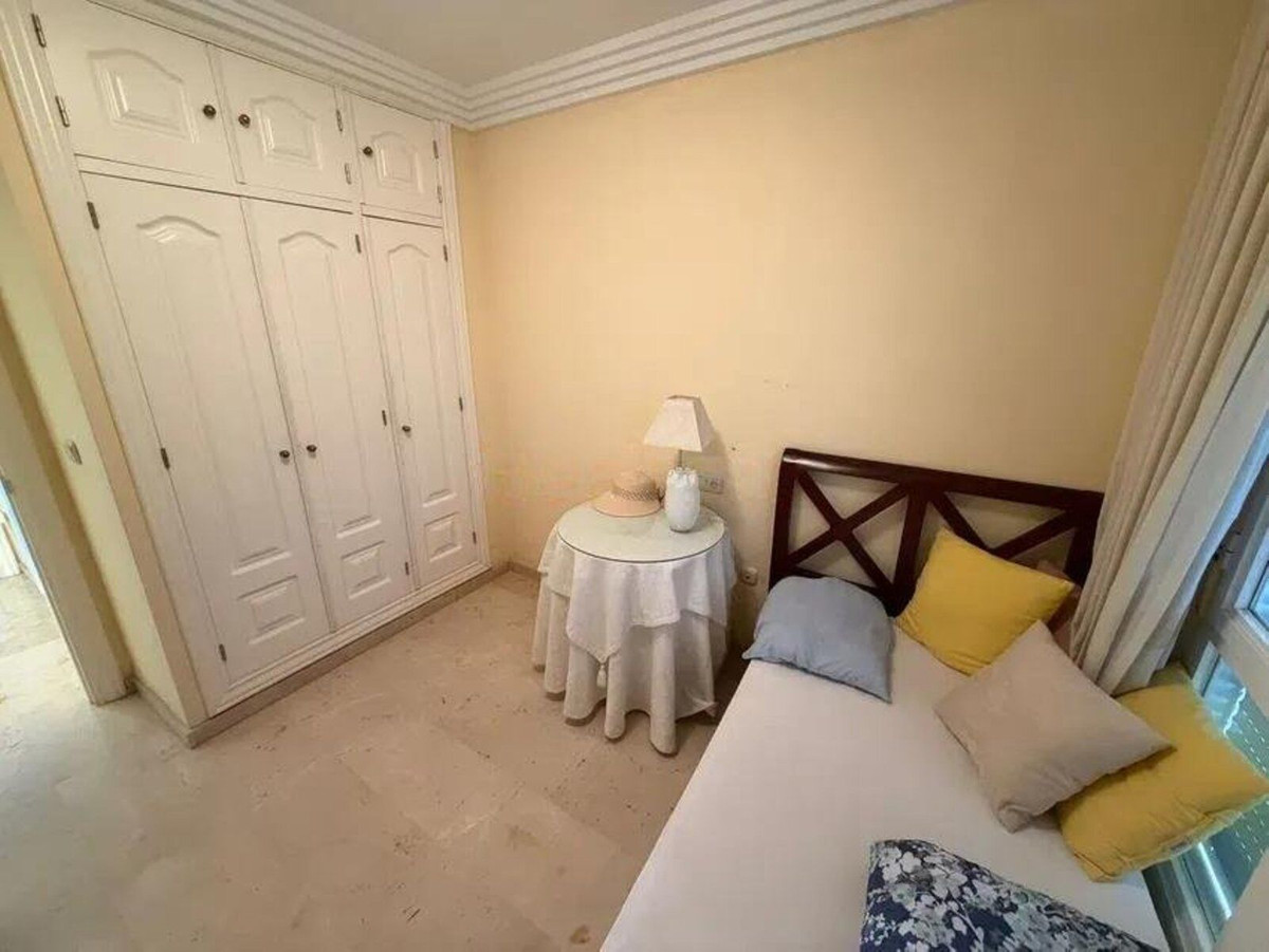Ruime 4-slaapkamer tussenwoning in El Rosario, Marbella in Marbella - foto 17
