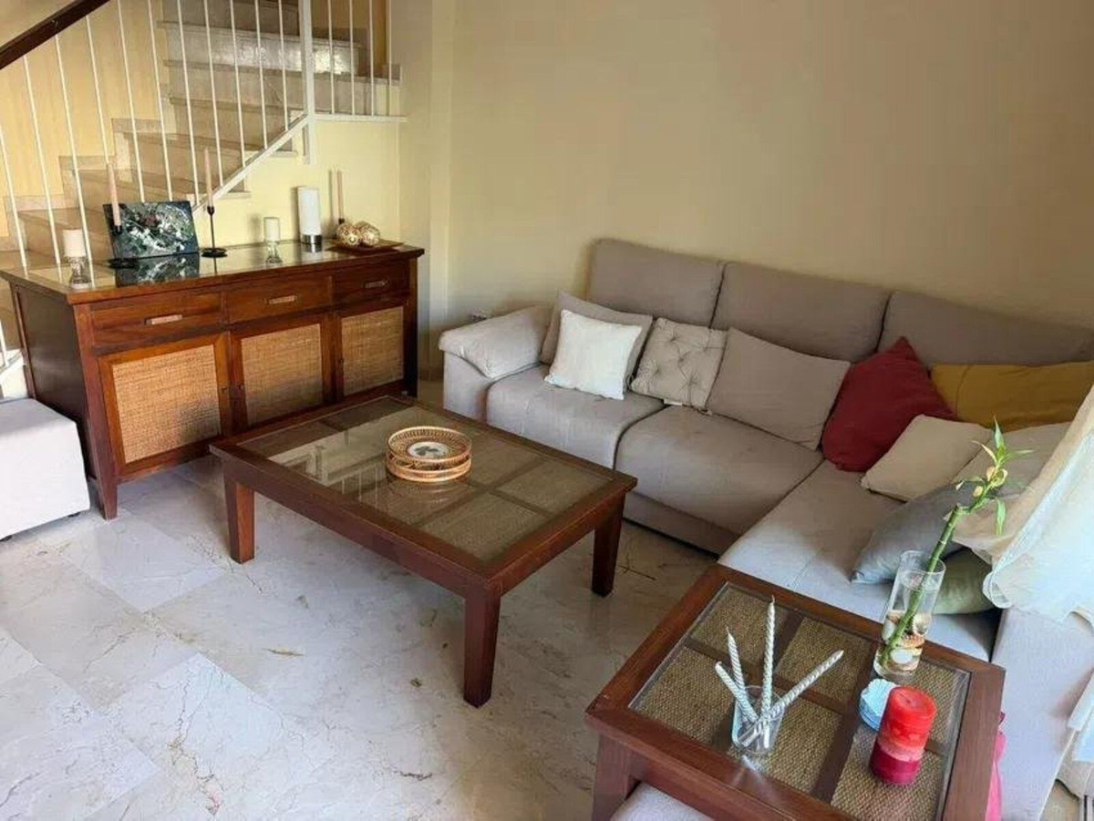 Ruime 4-slaapkamer tussenwoning in El Rosario, Marbella in Marbella - foto 6
