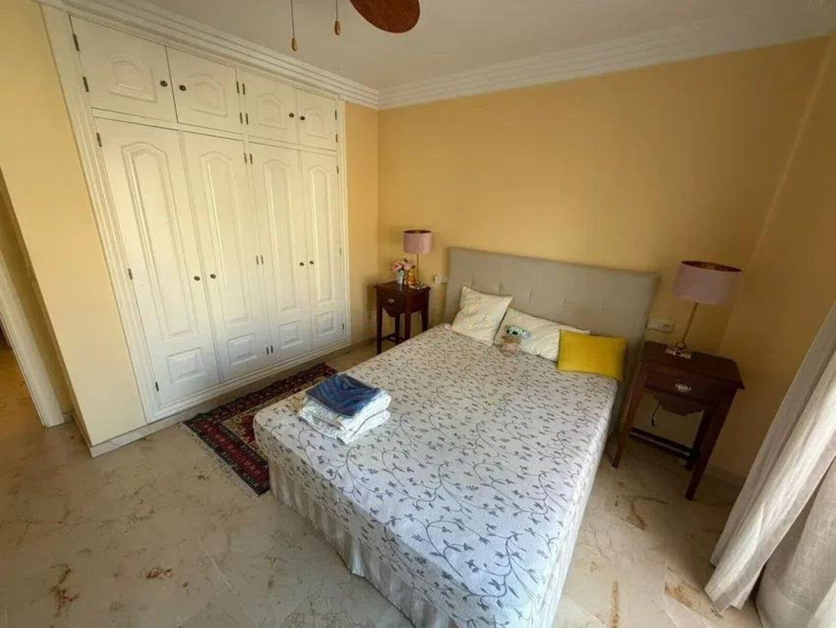 Ruime 4-slaapkamer tussenwoning in El Rosario, Marbella in Marbella - foto 8