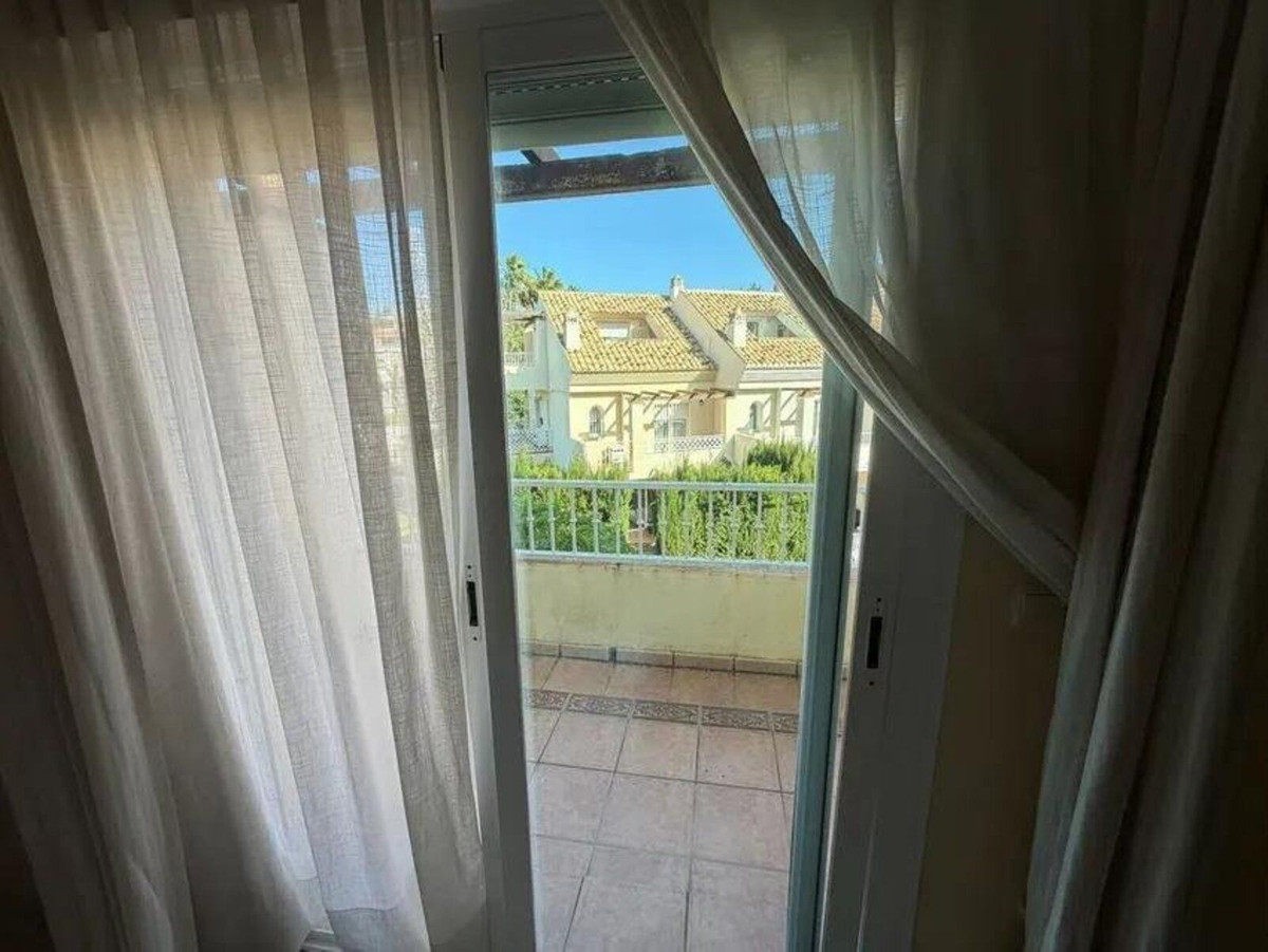 Ruime 4-slaapkamer tussenwoning in El Rosario, Marbella in Marbella - foto 10