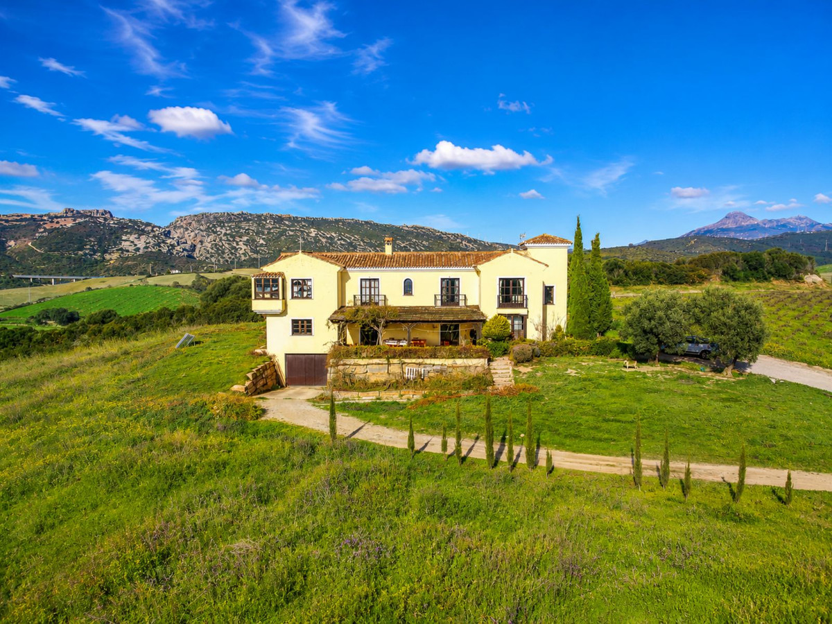 Andalusisch cortijo met 4 slaapkamers in Casares in Casares - foto 2