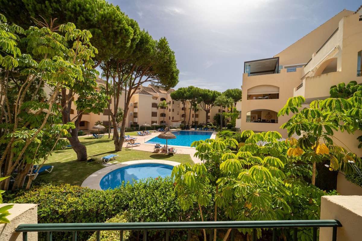 Drie-slaapkamer appartement in Elviria in Elviria - foto 2