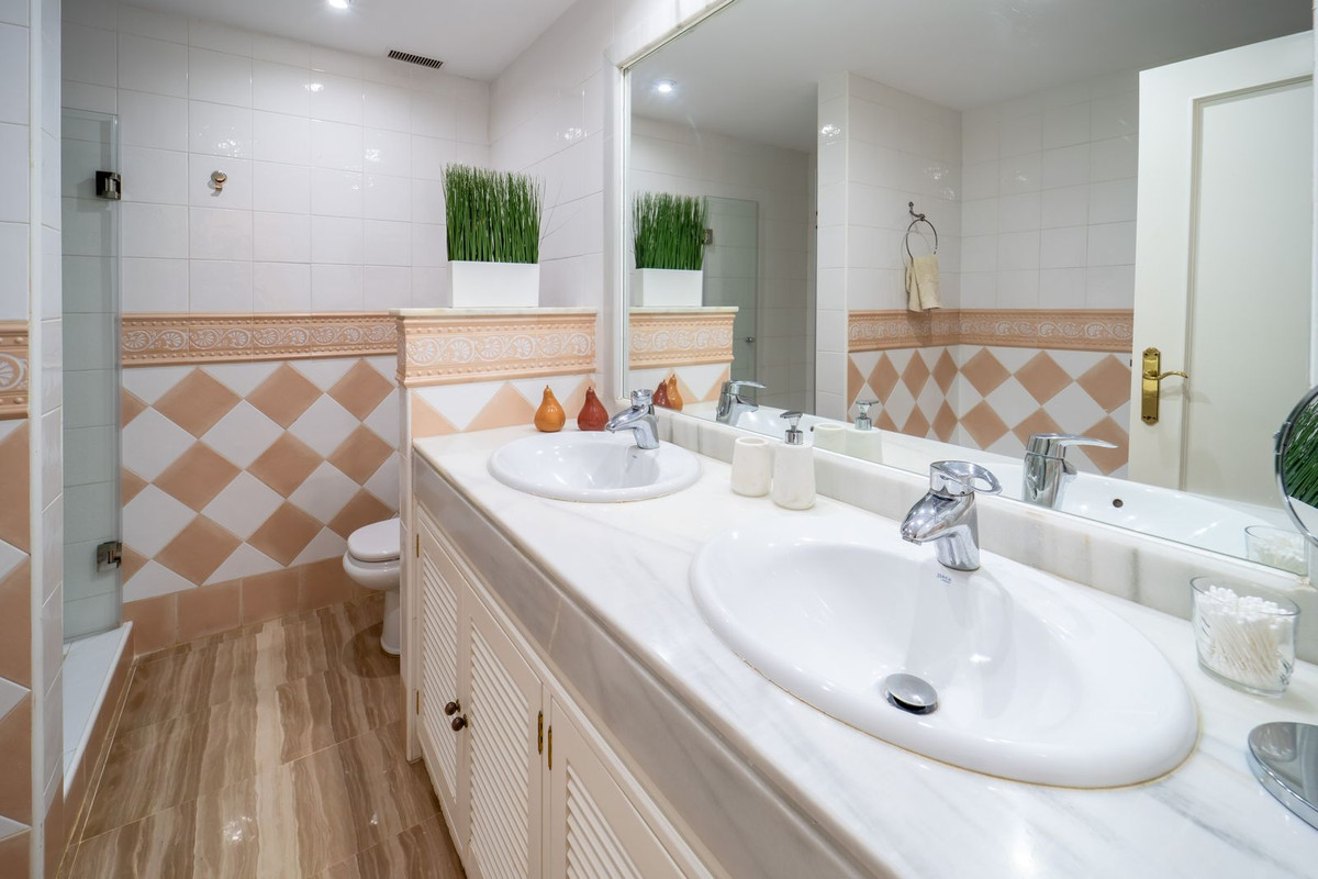 Drie-slaapkamer appartement in Elviria in Elviria - foto 17