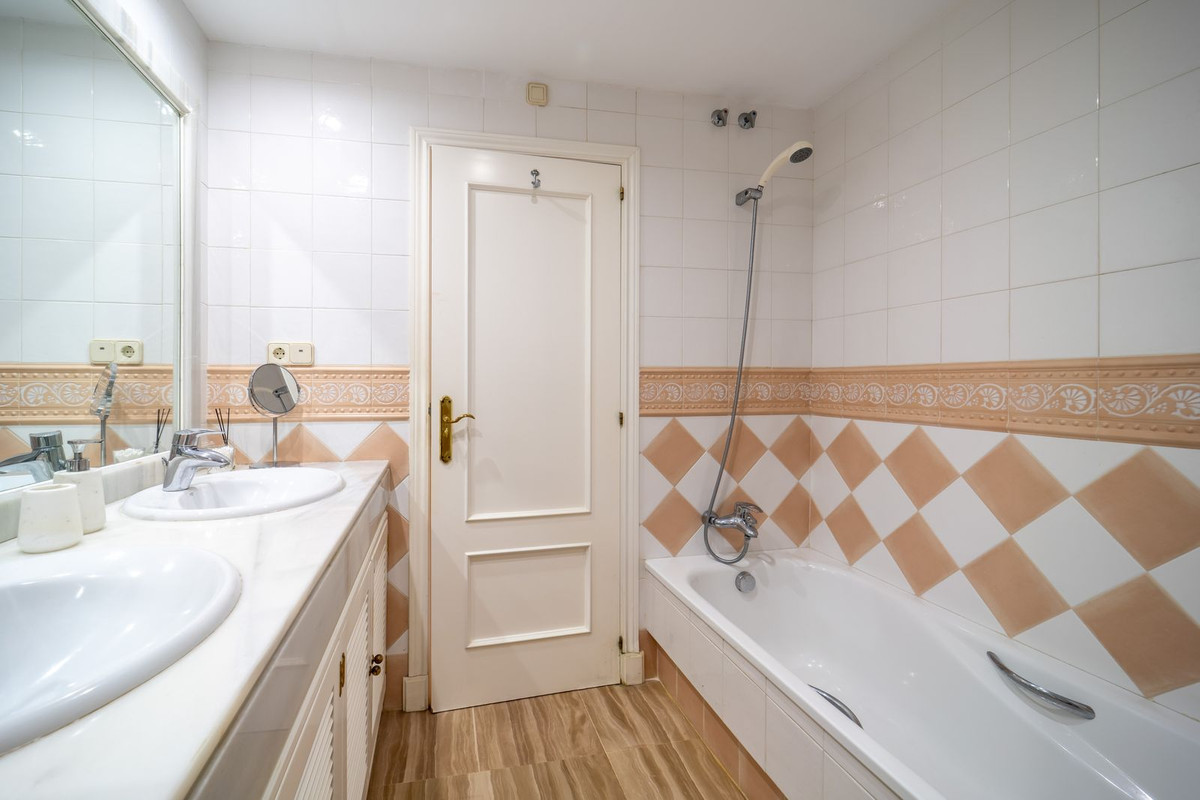 Drie-slaapkamer appartement in Elviria in Elviria - foto 18