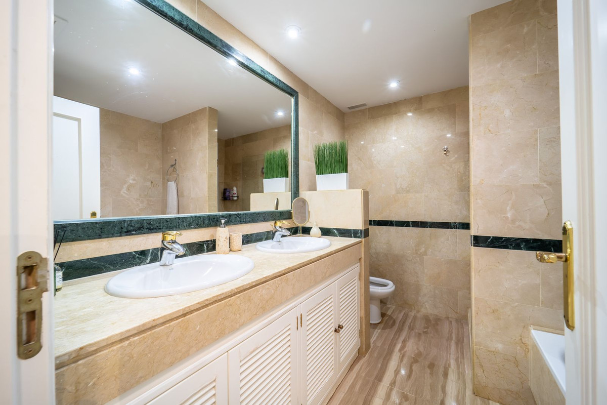 Drie-slaapkamer appartement in Elviria in Elviria - foto 19