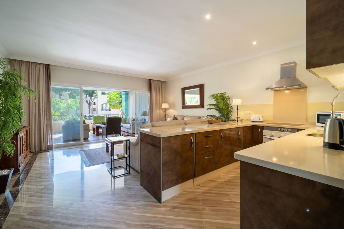 Drie-slaapkamer appartement in Elviria in Elviria - foto 4