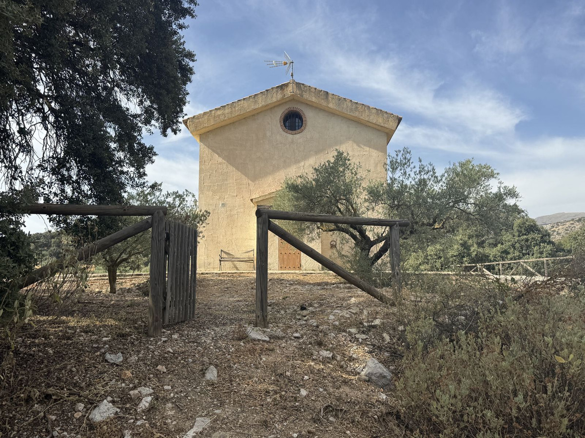 Finca met 3 slaapkamers te koop in Alfarnate, Málaga in Alfarnate - foto 2