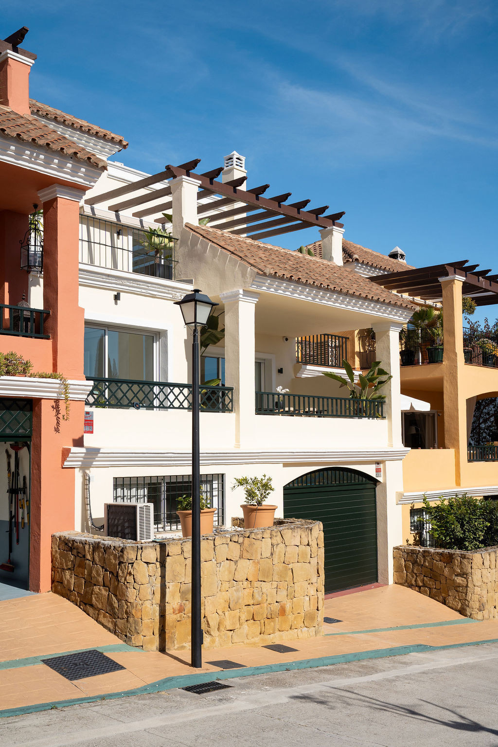 Stadswoning met 4 slaapkamers in Nueva Andalucía in Nueva Andalucía - foto 2