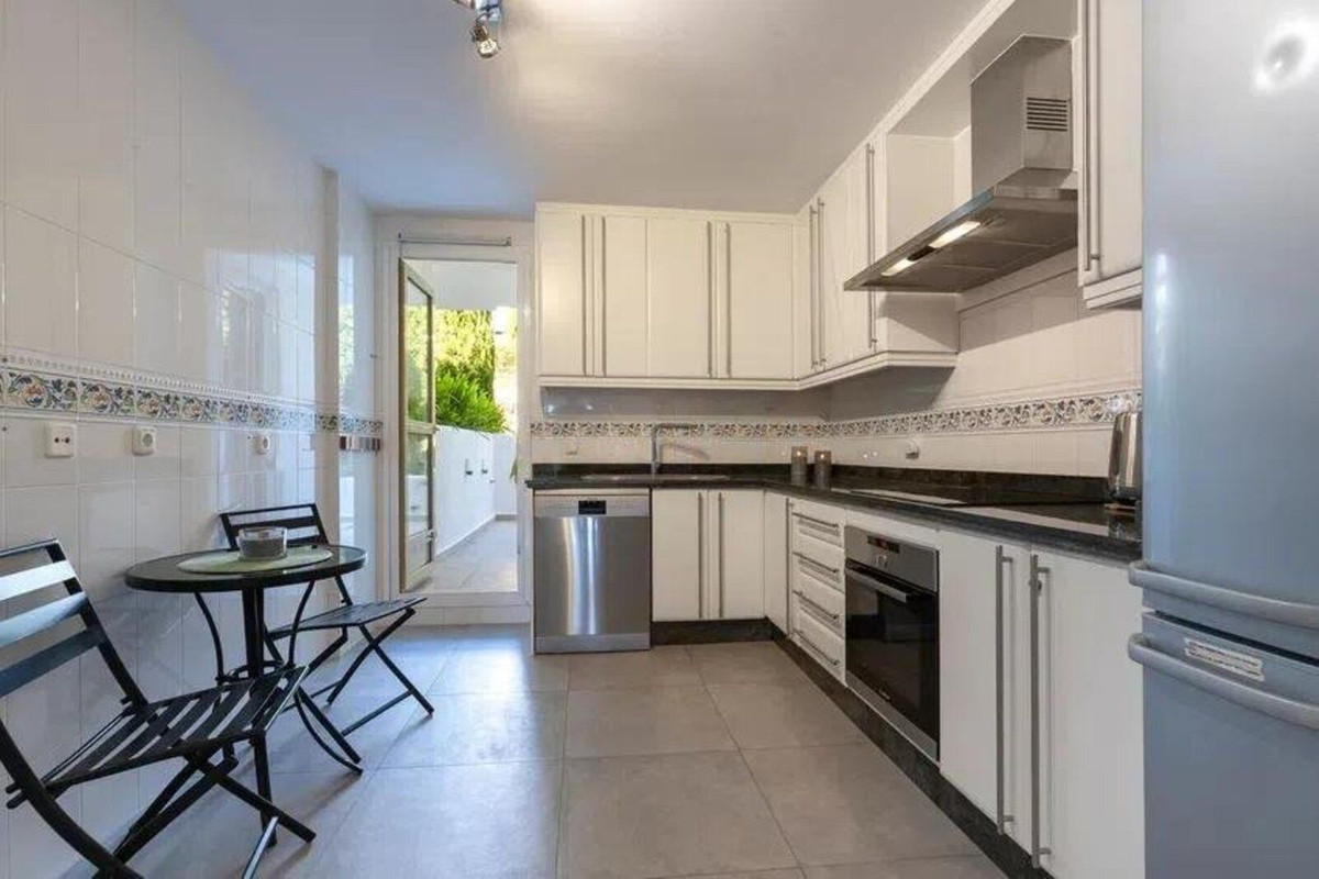 2-slaapkamer appartement met ruime terrassen in Aloha, Nueva Andalucía in Nueva Andalucía - foto 11
