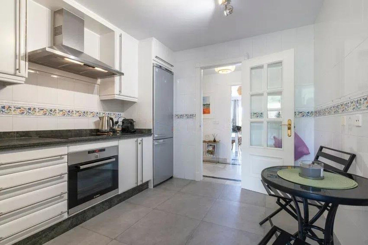 2-slaapkamer appartement met ruime terrassen in Aloha, Nueva Andalucía in Nueva Andalucía - foto 12