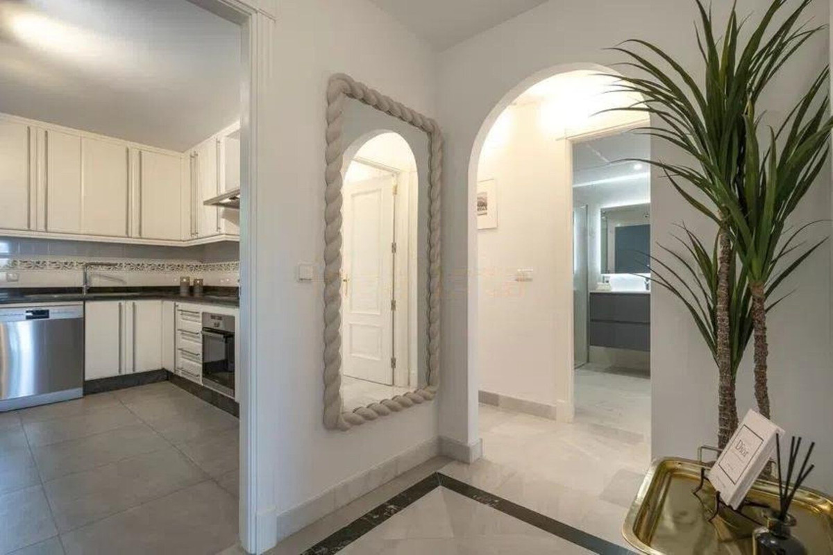 2-slaapkamer appartement met ruime terrassen in Aloha, Nueva Andalucía in Nueva Andalucía - foto 8