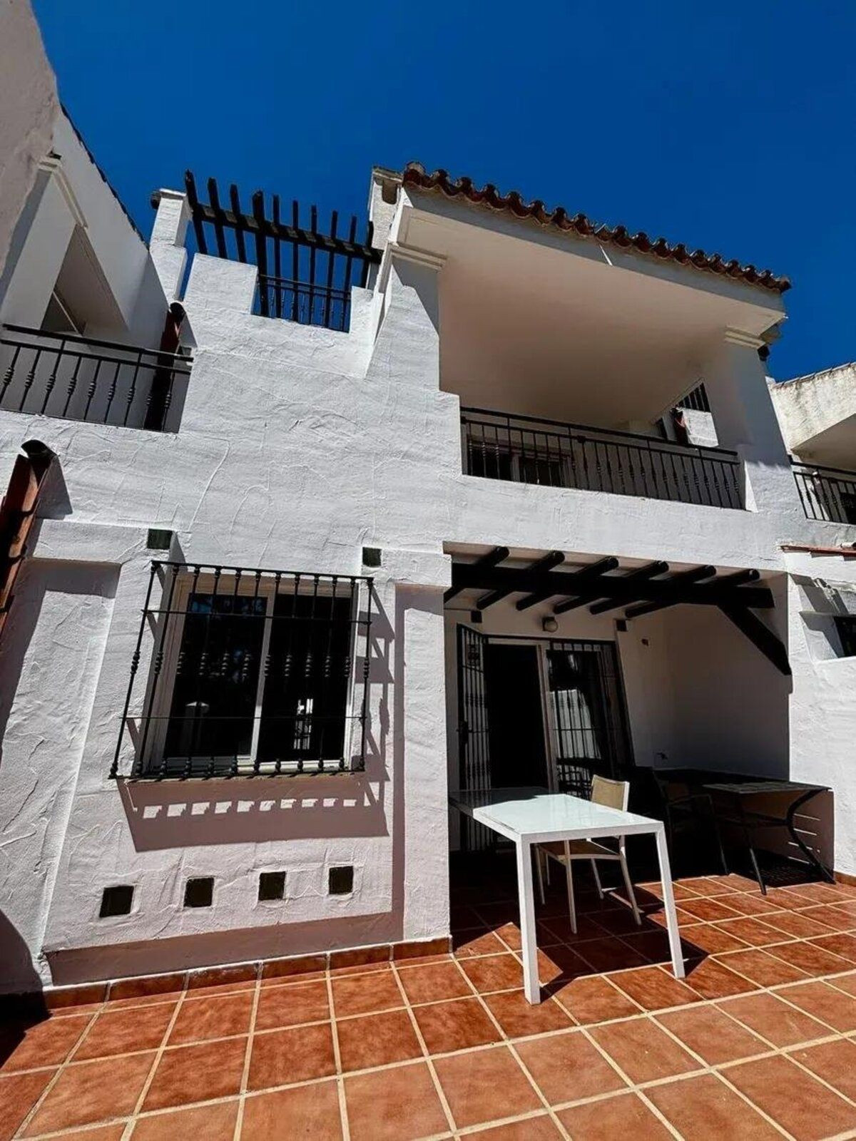 Drie-slaapkamer stadswoning in Nueva Andalucía, Marbella in Nueva Andalucía - foto 2