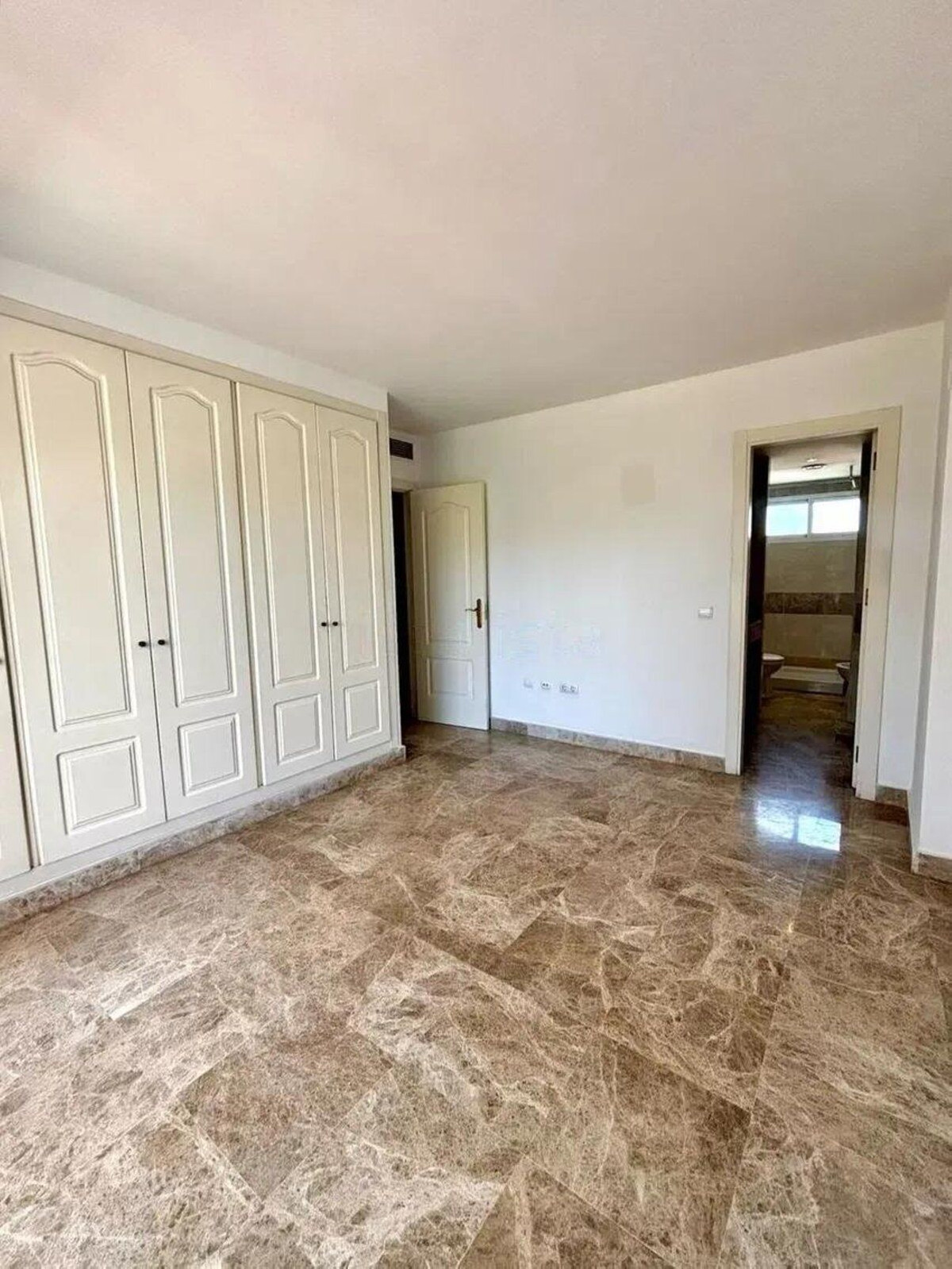 Drie-slaapkamer stadswoning in Nueva Andalucía, Marbella in Nueva Andalucía - foto 18