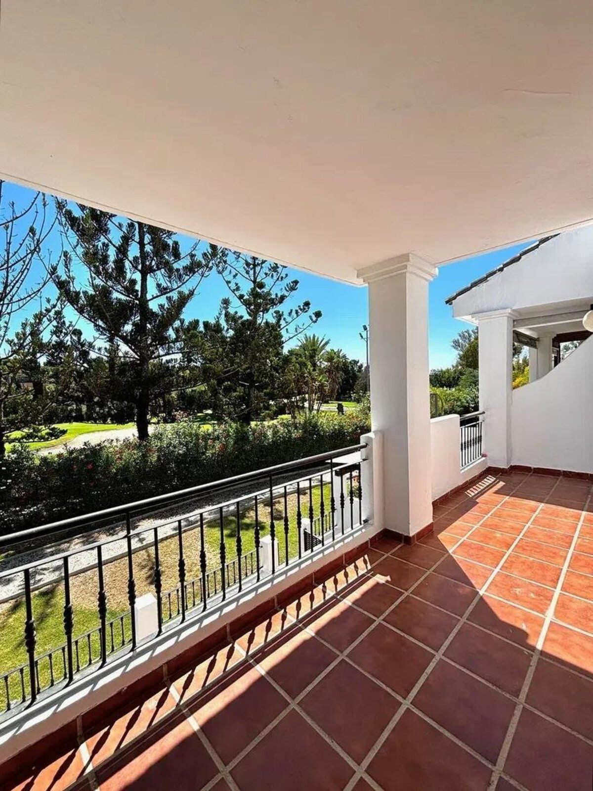 Drie-slaapkamer stadswoning in Nueva Andalucía, Marbella in Nueva Andalucía - foto 4