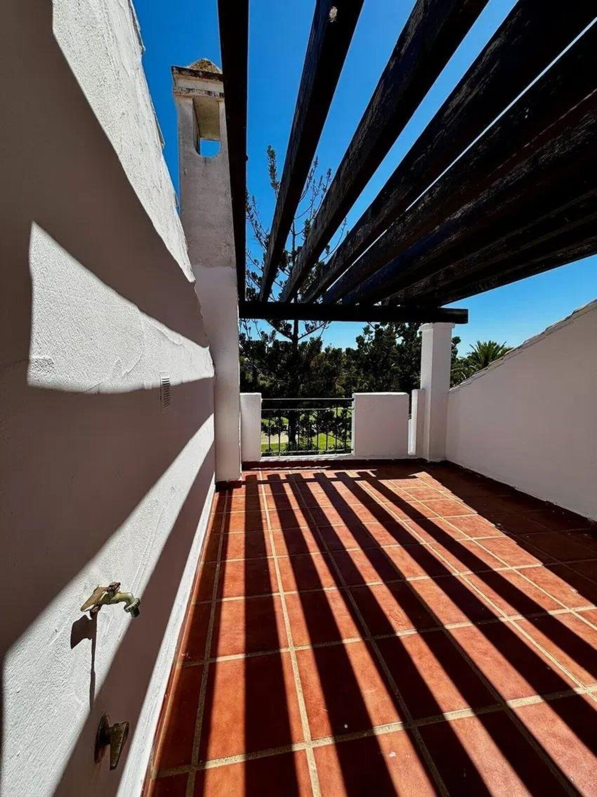 Drie-slaapkamer stadswoning in Nueva Andalucía, Marbella in Nueva Andalucía - foto 5
