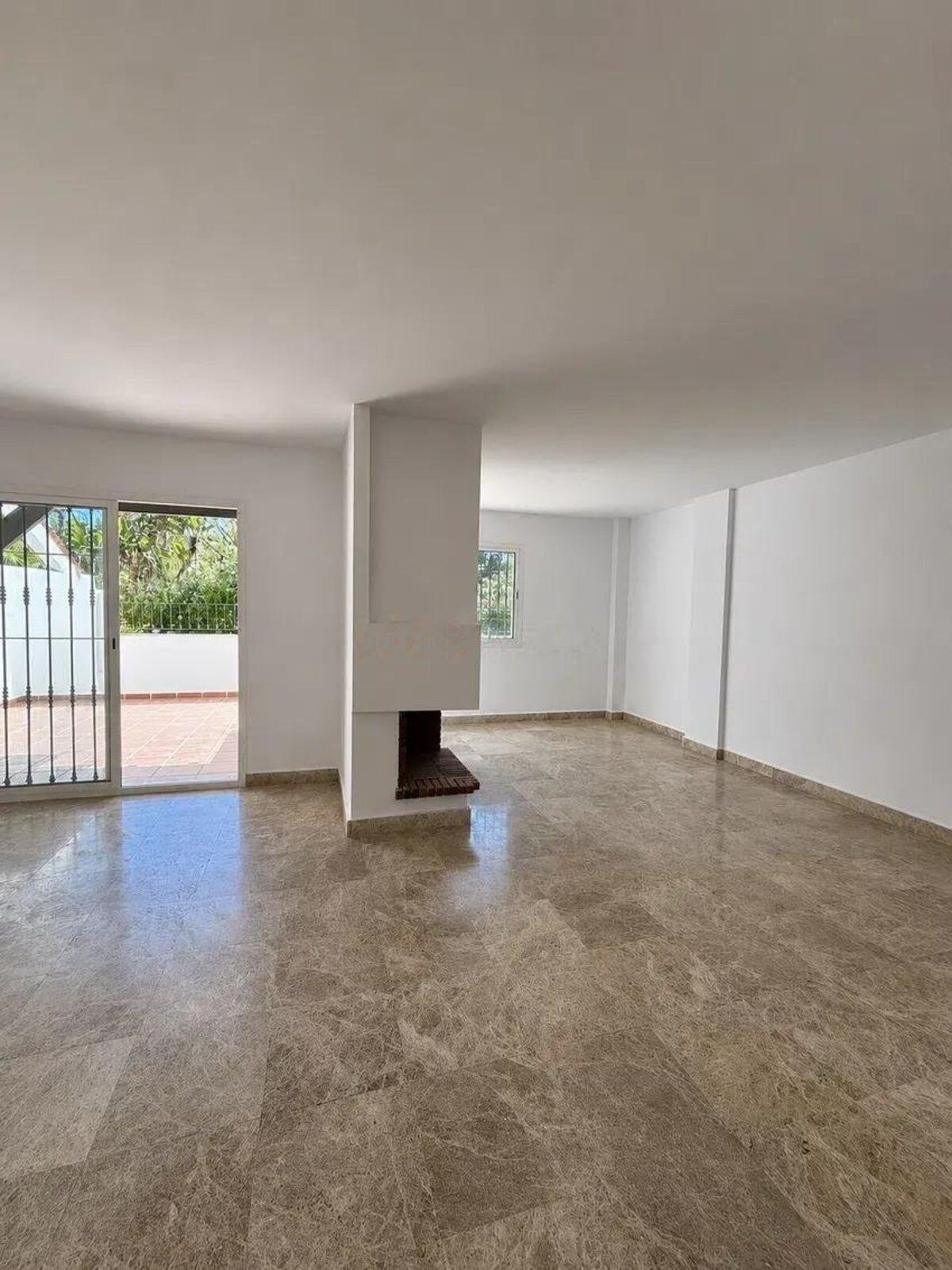 Drie-slaapkamer stadswoning in Nueva Andalucía, Marbella in Nueva Andalucía - foto 7
