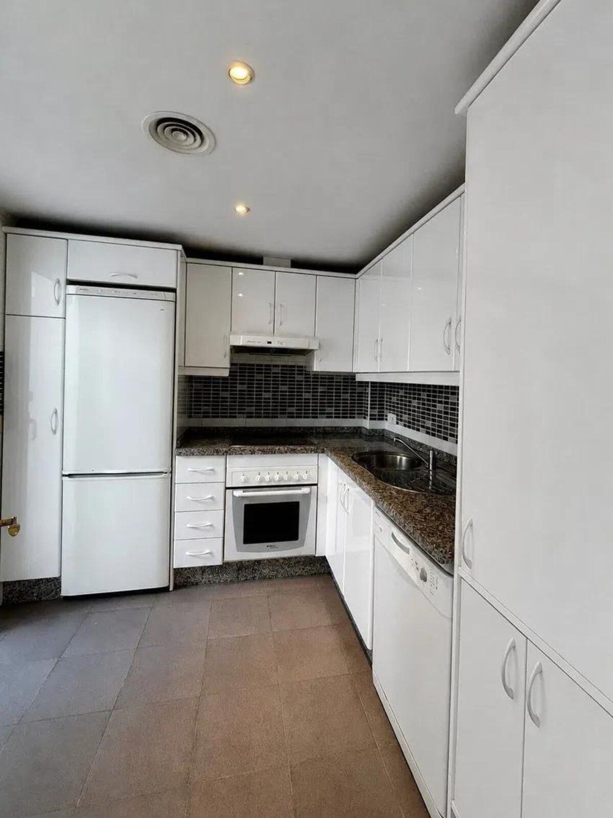 Drie-slaapkamer stadswoning in Nueva Andalucía, Marbella in Nueva Andalucía - foto 10