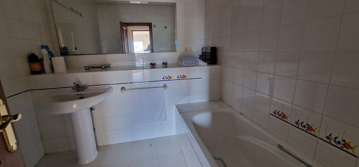 5-slaapkamer villa in La Paloma, Manilva – renovatieproject met panoramisch zeezicht in Manilva - foto 9