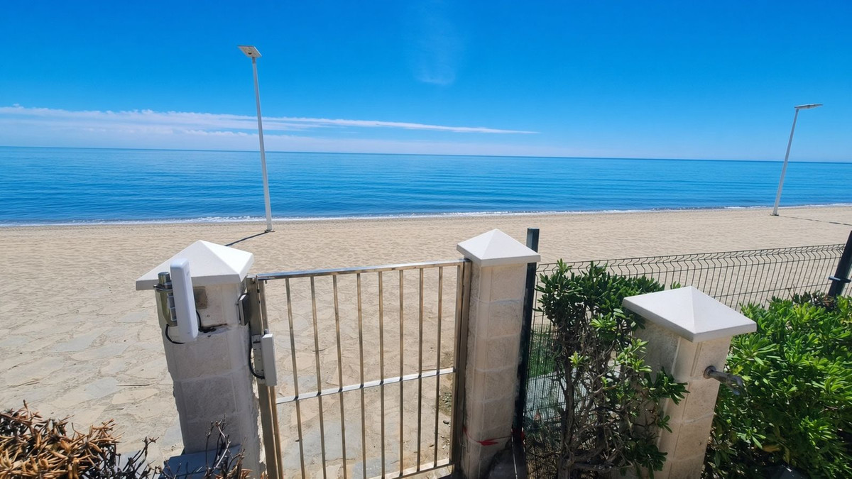 2-slaapkamer appartement eerste lijn strand Bahía Dorada, Estepona in Estepona - foto 17