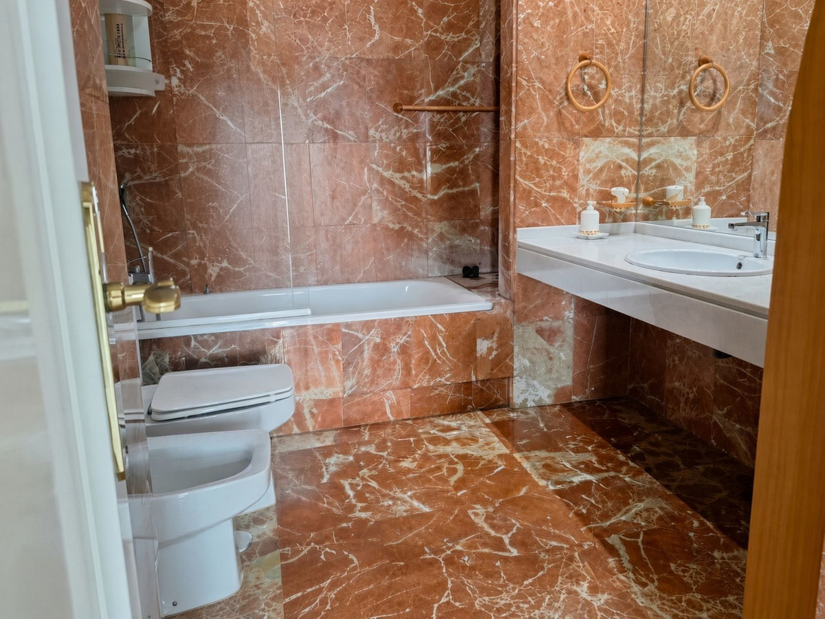 2-slaapkamer appartement eerste lijn strand Bahía Dorada, Estepona in Estepona - foto 8