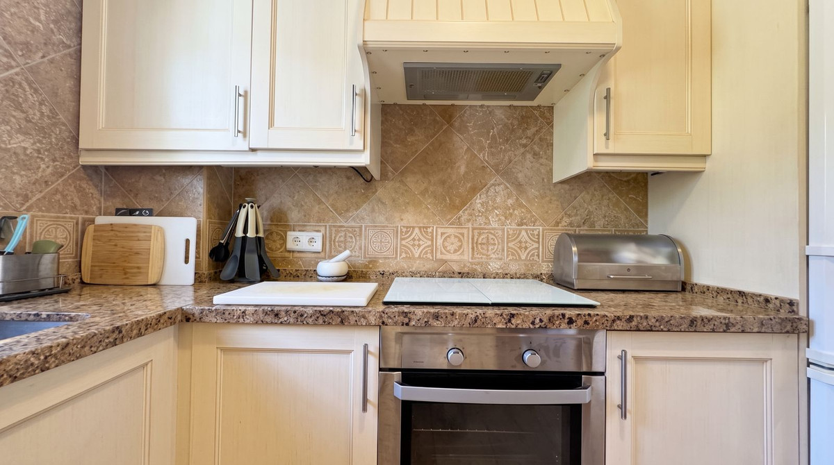 Appartement met 4 slaapkamers in Los Almendros, Málaga in Los Almendros - foto 12