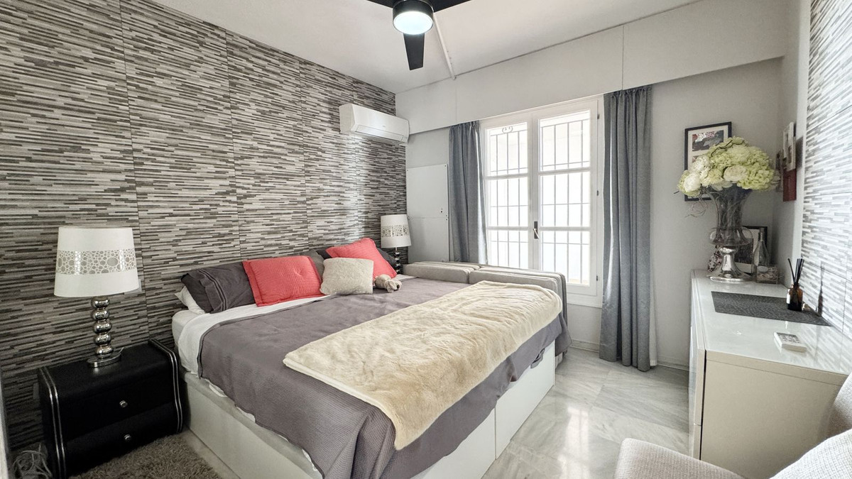 Appartement met 4 slaapkamers in Los Almendros, Málaga in Los Almendros - foto 13