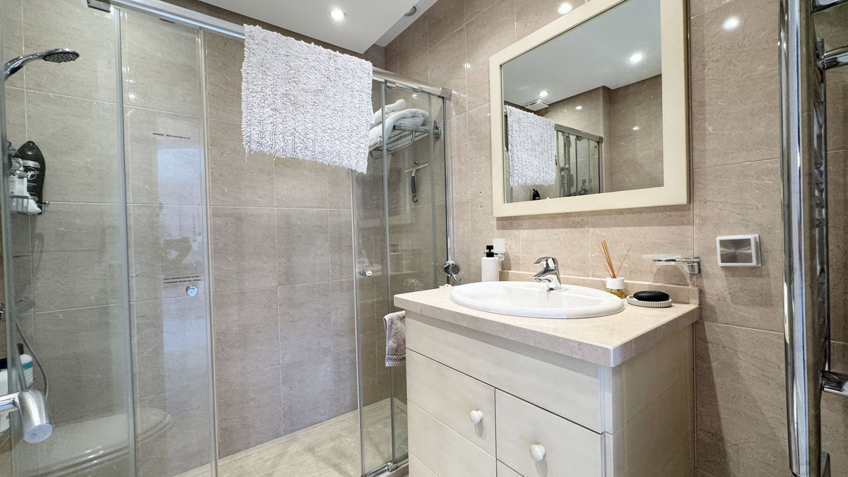 Appartement met 4 slaapkamers in Los Almendros, Málaga in Los Almendros - foto 14