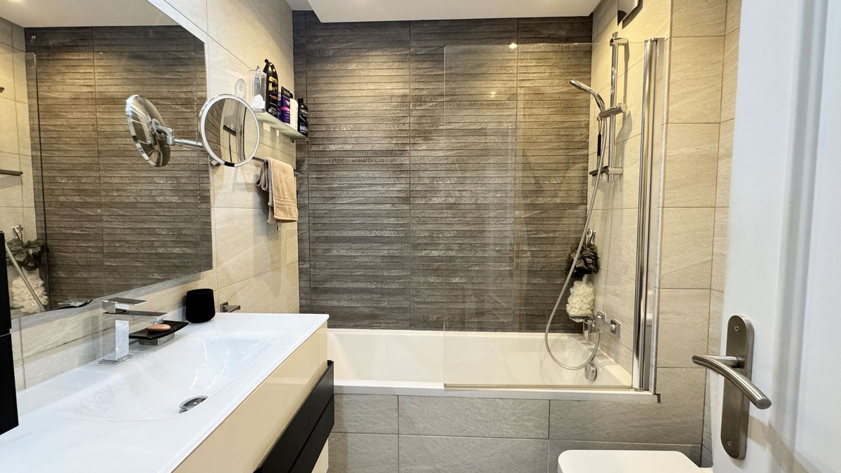 Appartement met 4 slaapkamers in Los Almendros, Málaga in Los Almendros - foto 16