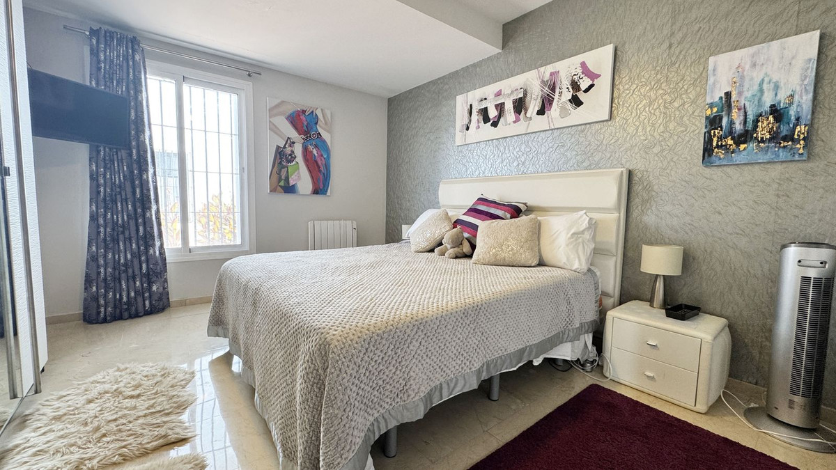 Appartement met 4 slaapkamers in Los Almendros, Málaga in Los Almendros - foto 17