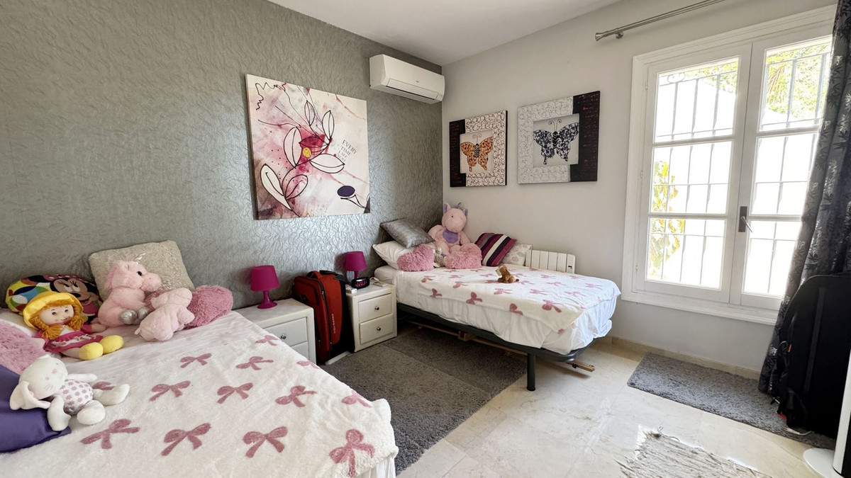 Appartement met 4 slaapkamers in Los Almendros, Málaga in Los Almendros - foto 18