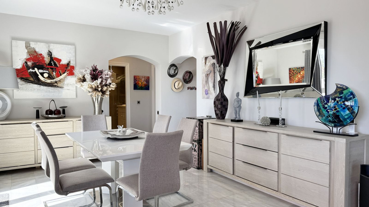 Appartement met 4 slaapkamers in Los Almendros, Málaga in Los Almendros - foto 10