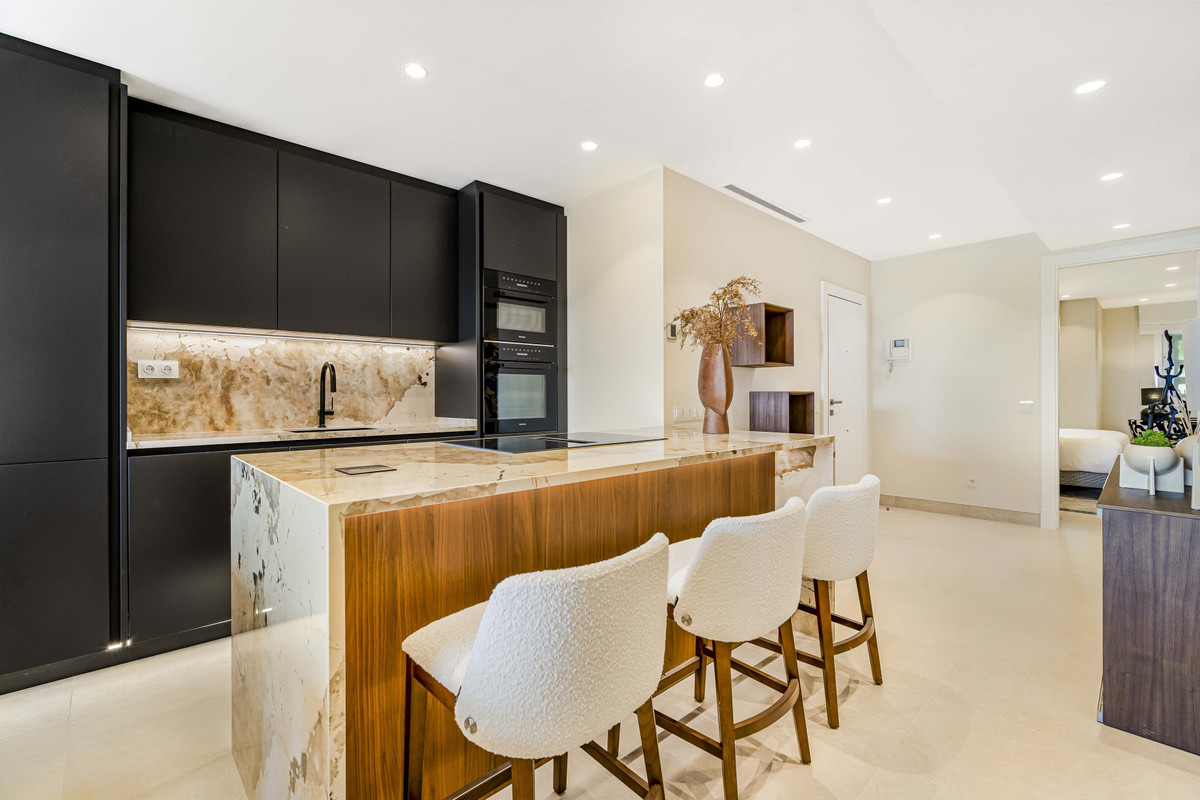 3 bedroom Apartment in Estepona in Estepona - foto 11