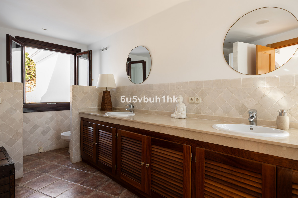 Drie-slaapkamer villa in Estepona (El Paraíso, Montevideo Hills) in Estepona - foto 18
