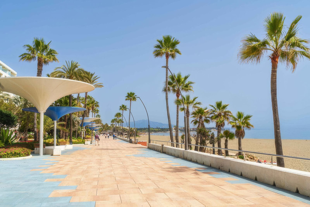 Drie-slaapkamerappartement in Estepona in Estepona - foto 2