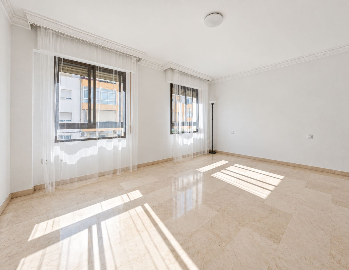 Drie-slaapkamerappartement in Estepona in Estepona - foto 19