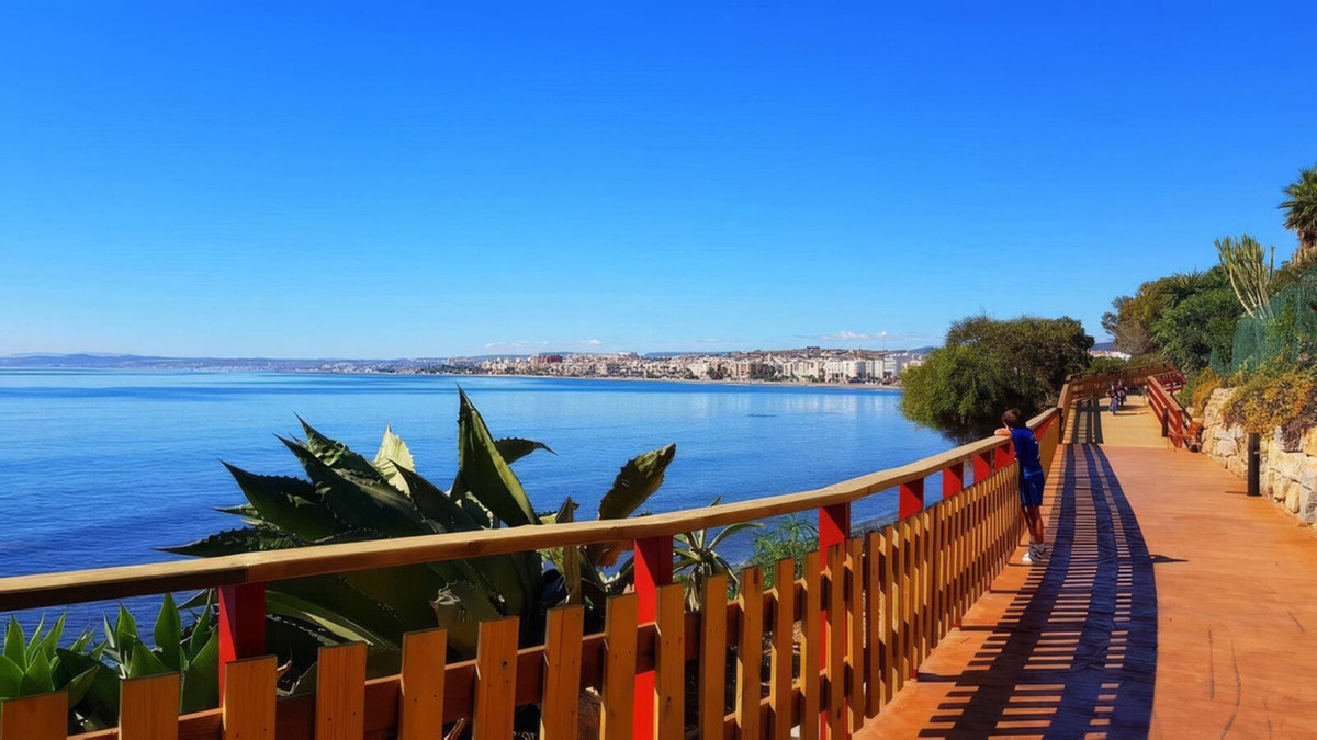 Drie-slaapkamerappartement in Estepona in Estepona - foto 3