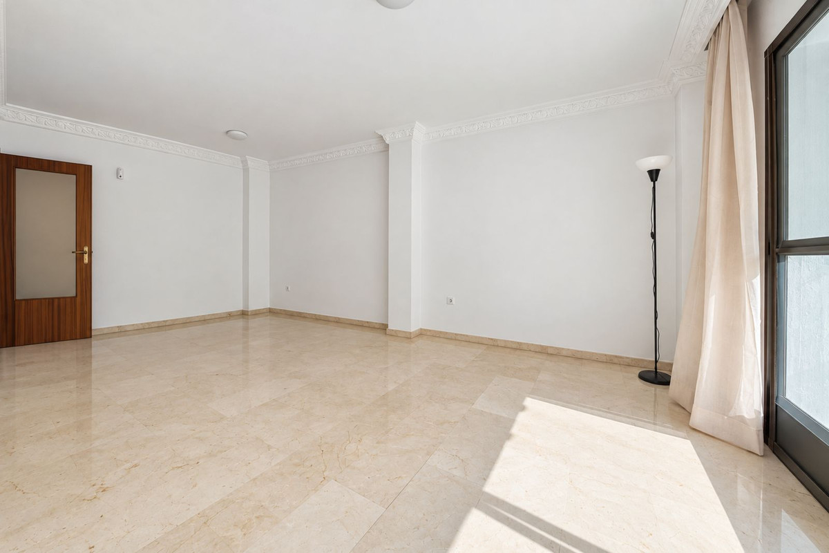 Drie-slaapkamerappartement in Estepona in Estepona - foto 9