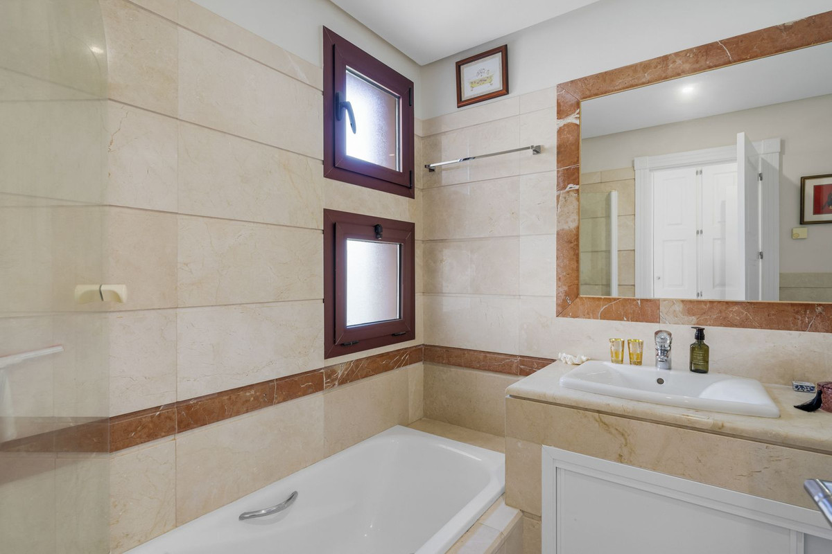 Luxe 3-slaapkamer appartement met 4 badkamers aan Bahía de Marbella in Bahía de Marbella - foto 19