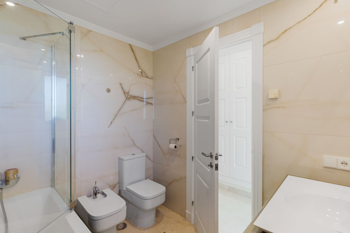 Luxe 3-slaapkamer appartement met 4 badkamers aan Bahía de Marbella in Bahía de Marbella - foto 5