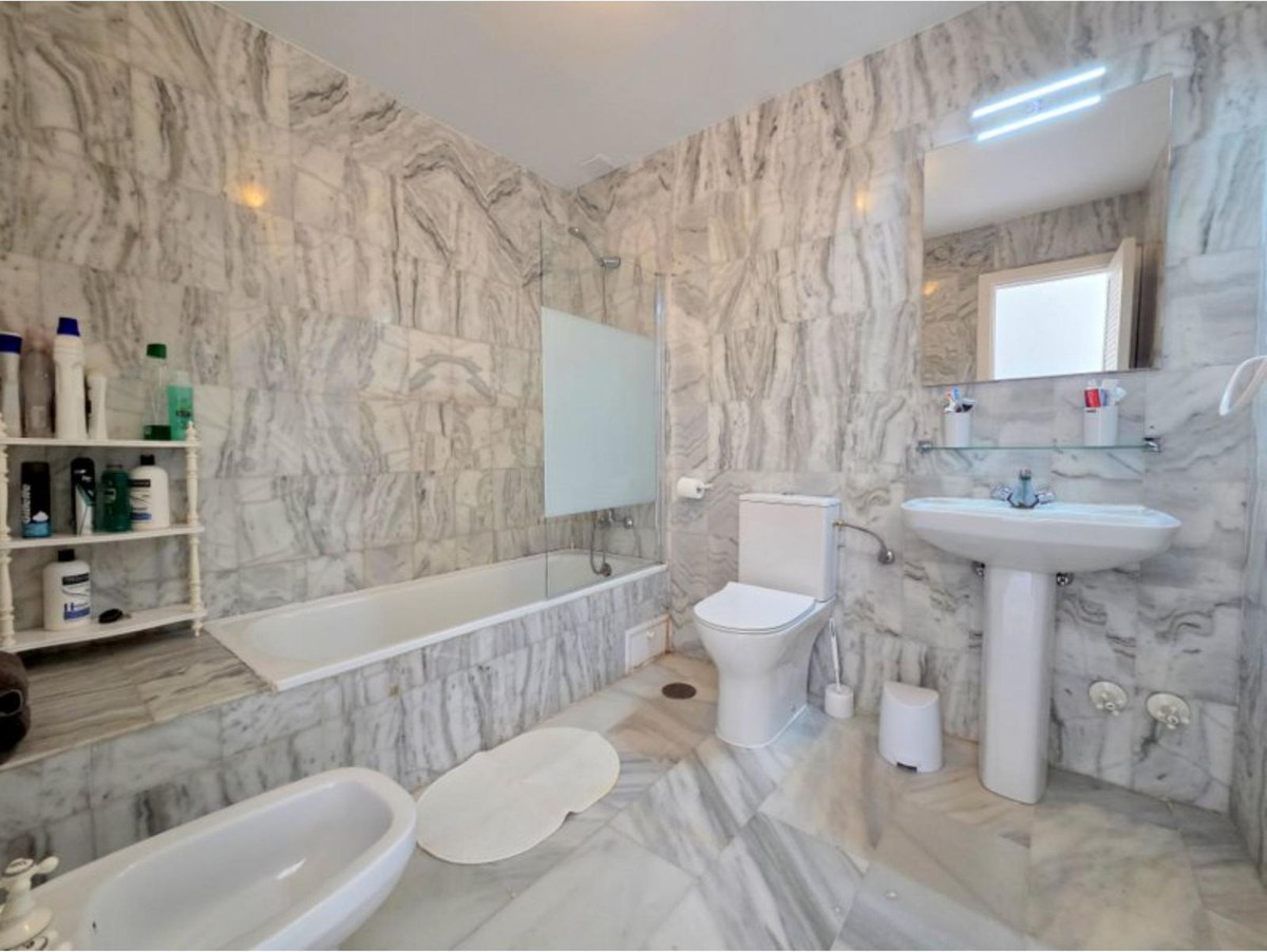 3-slaapkamerwoning in Los Carmenes, La Duquesa in La Duquesa - foto 13