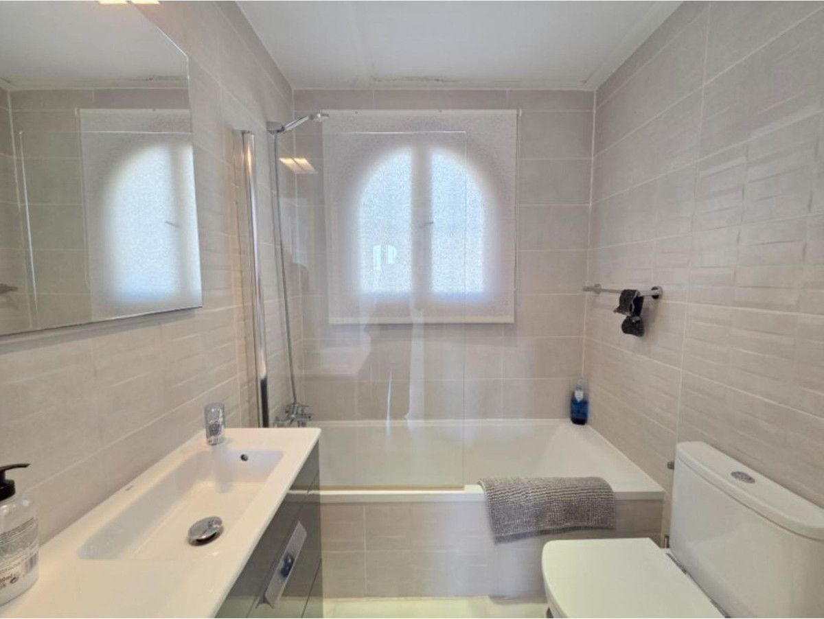 3-slaapkamerwoning in Los Carmenes, La Duquesa in La Duquesa - foto 18