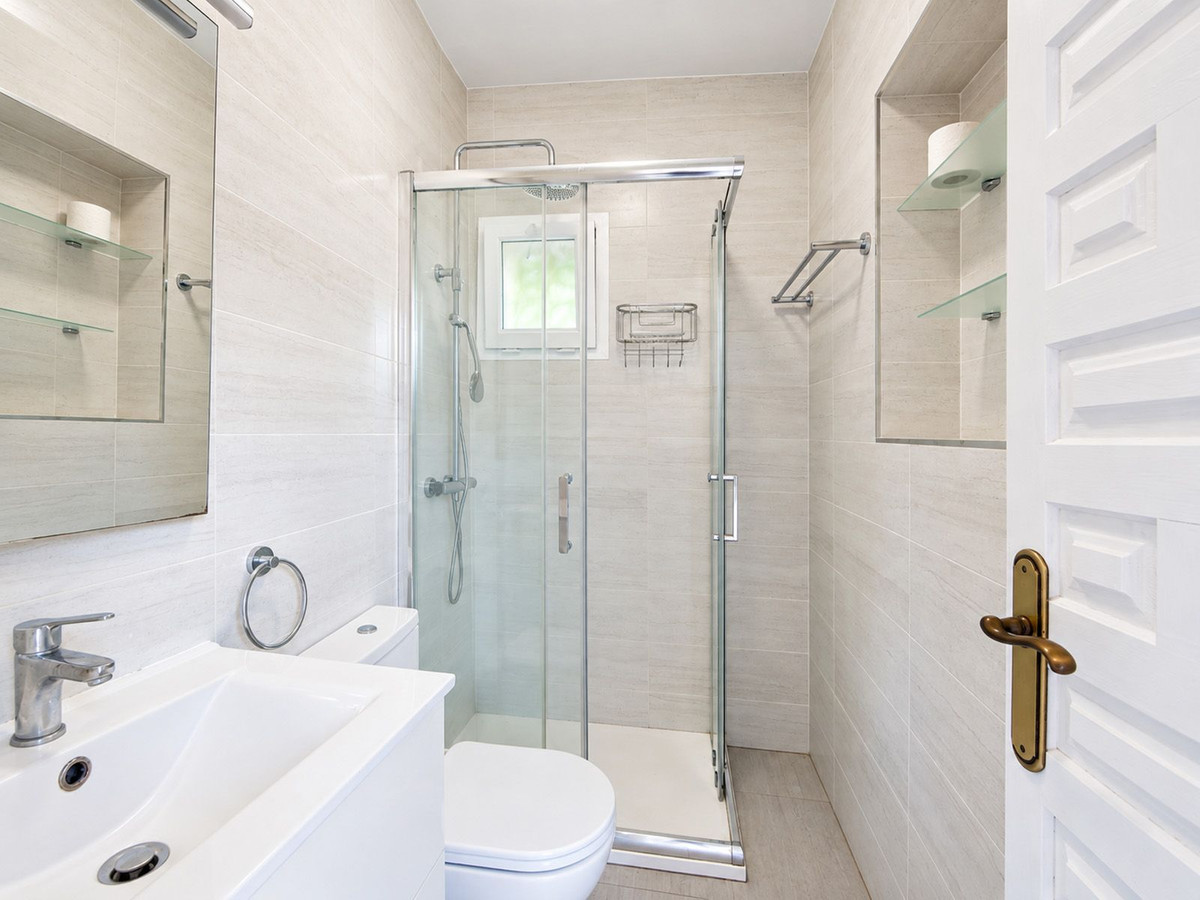 Villa met zeezicht op 680 m² kavel in Marbella in Marbella - foto 4