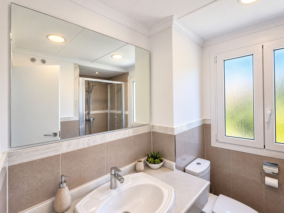 4-slaapkamer villa aan de eerste lijn golf in Selwo, Estepona in Selwo - foto 19