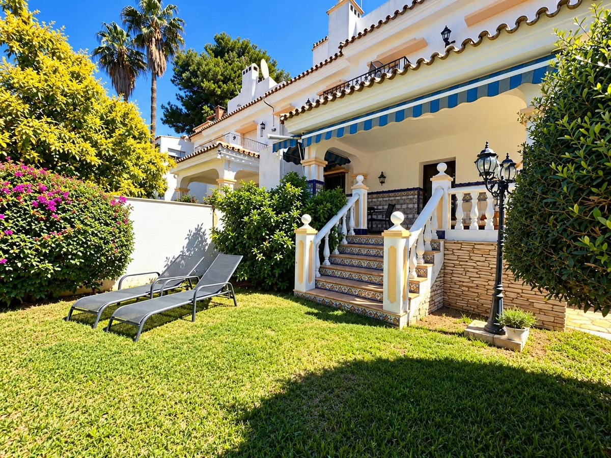 Drie-slaapkamer villa in Nueva Andalucía met potentieel in Nueva Andalucía - foto 2
