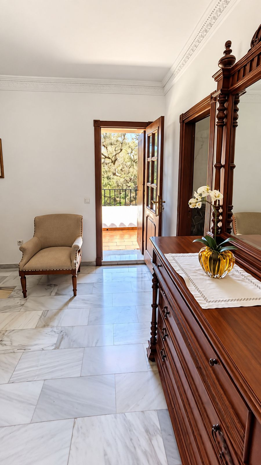 Drie-slaapkamer villa in Nueva Andalucía met potentieel in Nueva Andalucía - foto 11