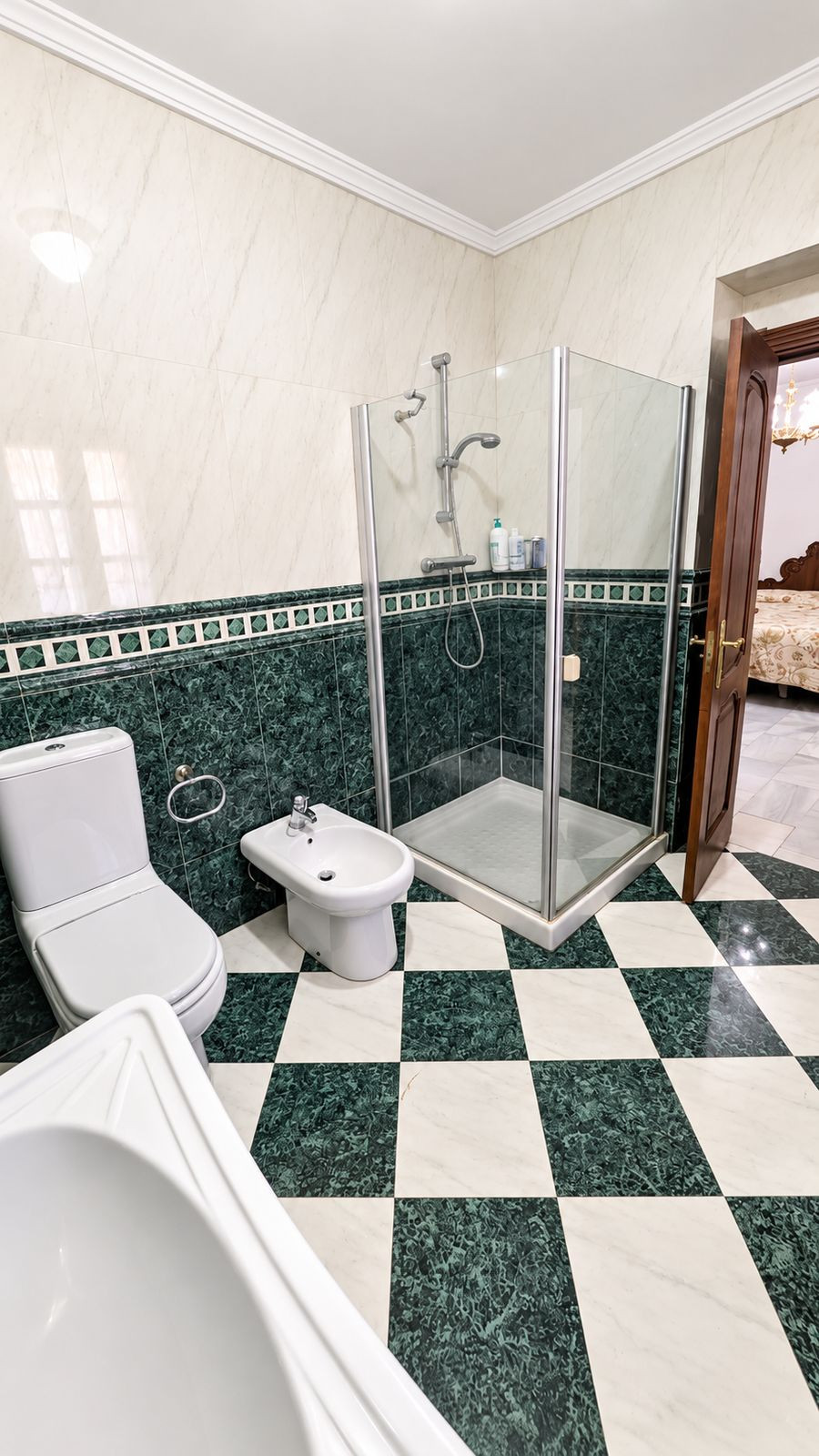 Drie-slaapkamer villa in Nueva Andalucía met potentieel in Nueva Andalucía - foto 12